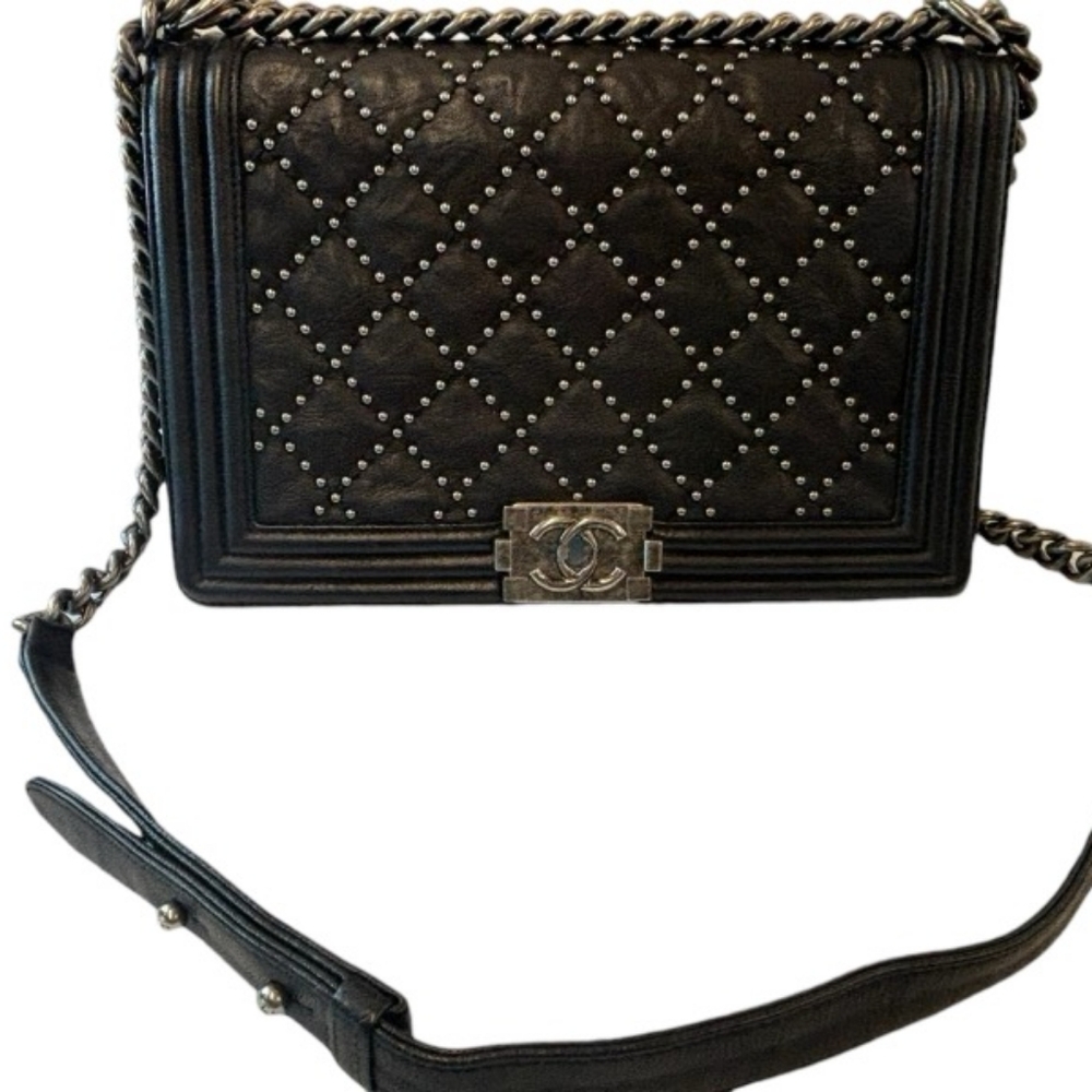 Chanel Boy Bag in Lambskin Leather with Grommets, Medium - Picture 2 of 9